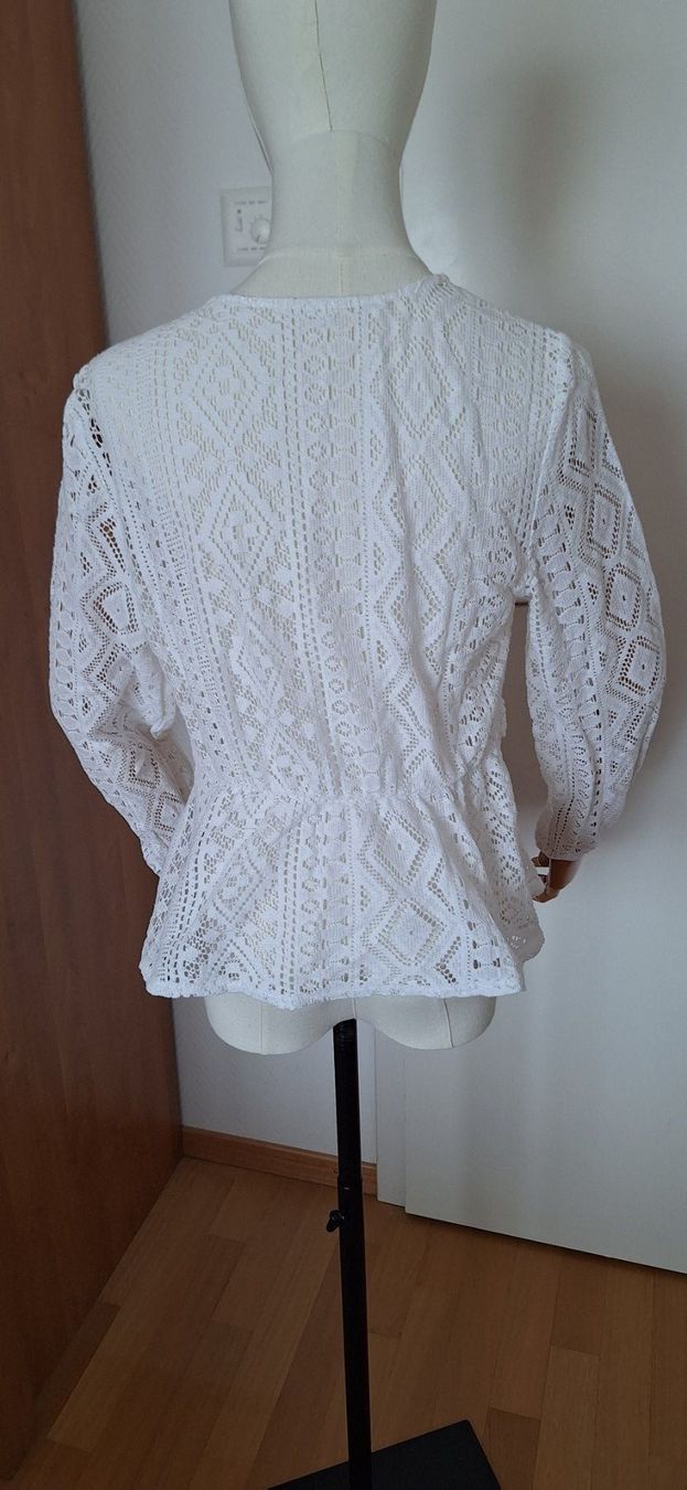 Oysho Top: Oysho, haut blanc en dentelle – Nuovo e nell'imballaggio originale da Lussery-Villars venduto da pousinete02 1