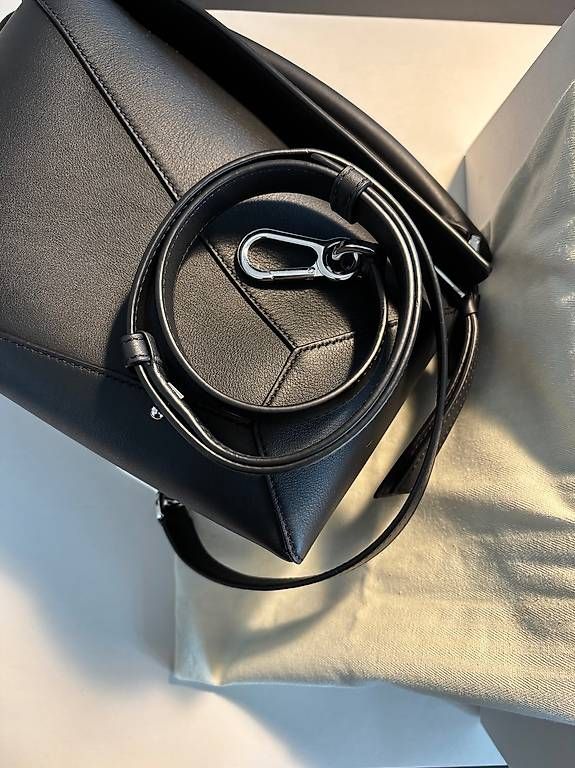 Taschen für Damen: LOEWE Puzzle Handtasche – Gebraucht aus Zürich von m.herranz 9