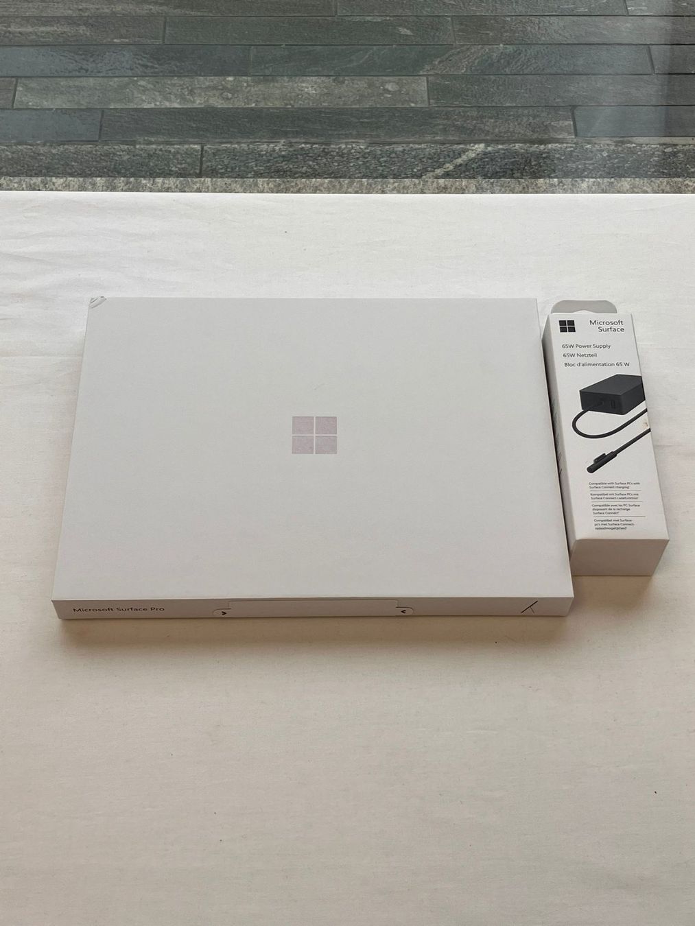 Microsoft Notebook: Microsoft Surface Pro 11 - 5G | Snapdragon, 16GB, 256GB – Nuovo e nell'imballaggio originale da Zürich venduto da Miscellaneous_