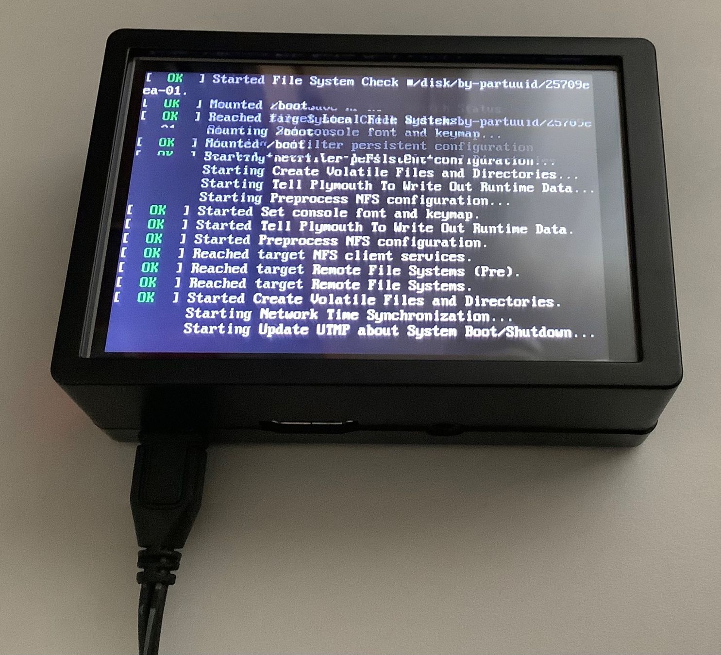 Raspberry Pi PC: Raspberry Pi 3 Model B mit Touchscreen – Usato da Dübendorf venduto da SwissAirforceDUB 1