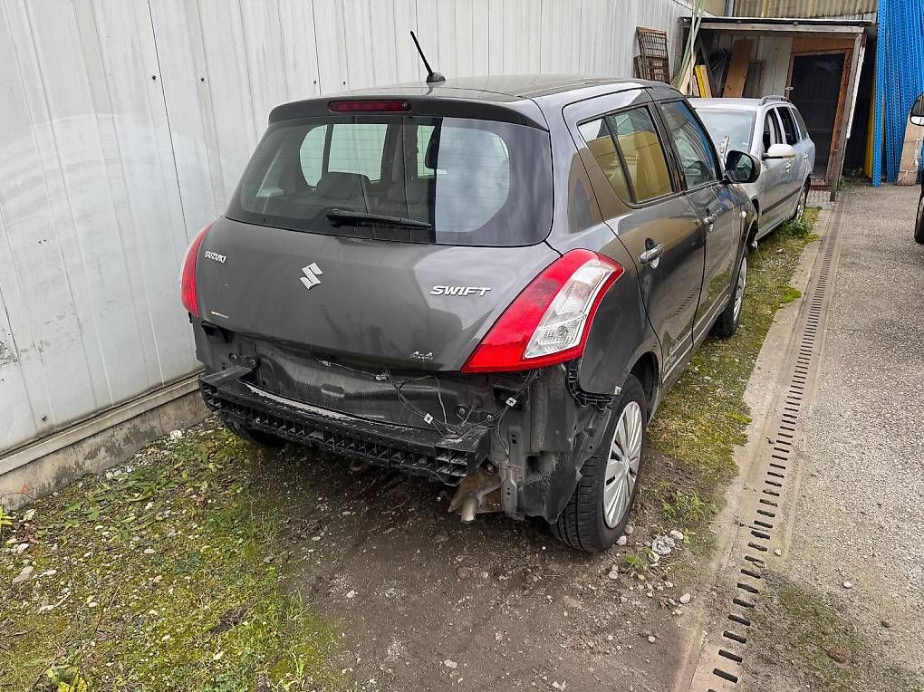 Automobili: Suzuki Swift Ersatzteile  – Usato da Zürich venduto da bro_8f2k 2