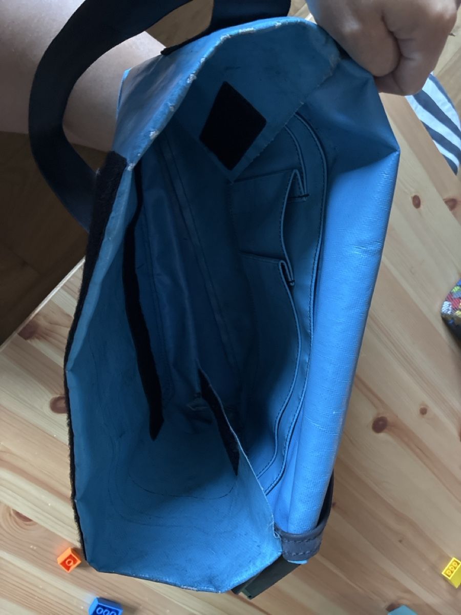 Freitag Borse: Freitag Tasche blau mit Loch – Usato da Mitlödi venduto da meyer-sabrina 5