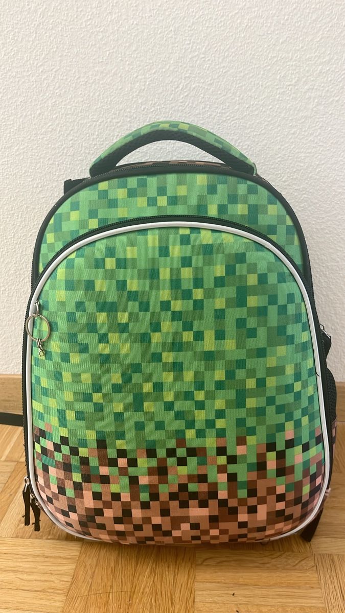 Kindertaschen: Kinderrucksack Minecraft Pixel-Design Grösse 18L – Gebraucht aus Thalwil von janparuzel