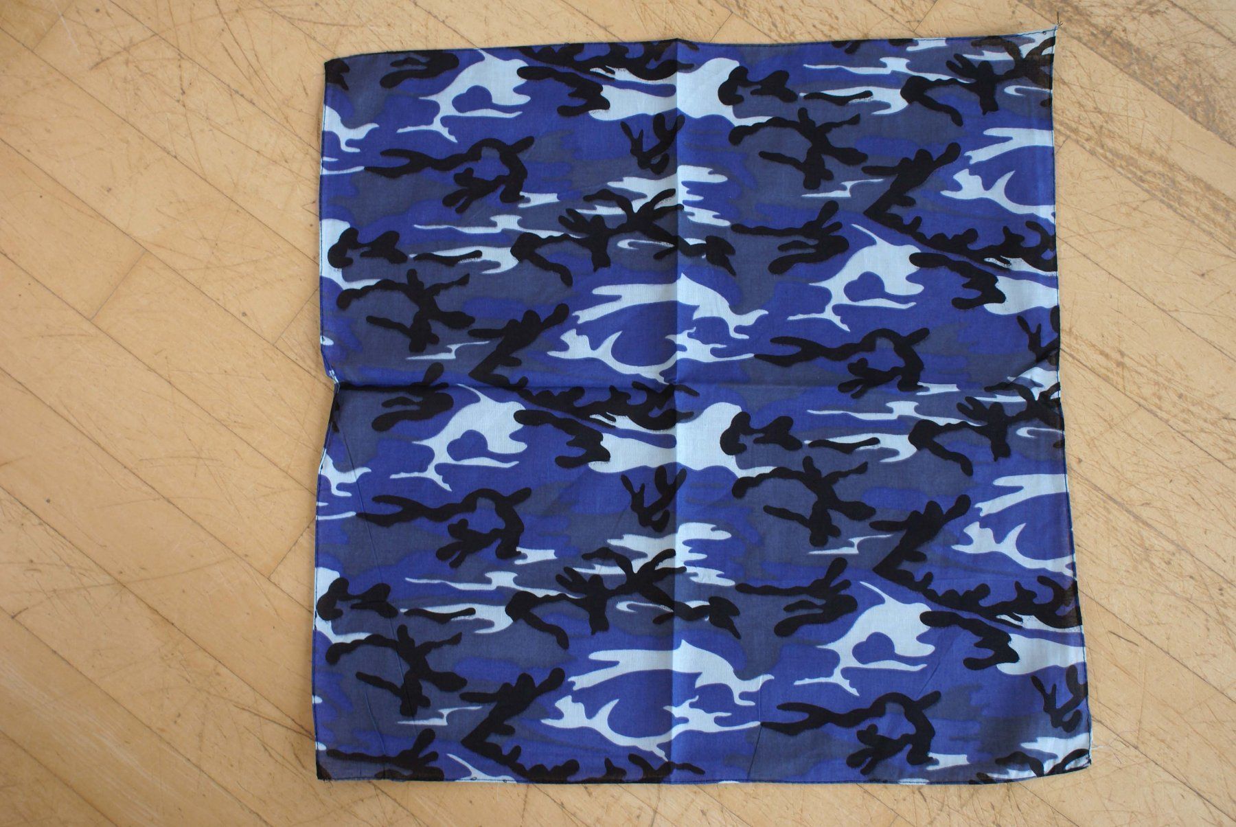 Foulard & Sciarpe: Biker-Tuch / Nickituch Baumwolle NEU – Nuovo e nell'imballaggio originale da Wil  AG venduto da Kfloh