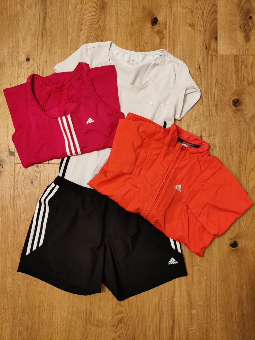Adidas Lotti di vestiti: Running Set (Adidas) – Usato da Basel venduto da vel_w2tr