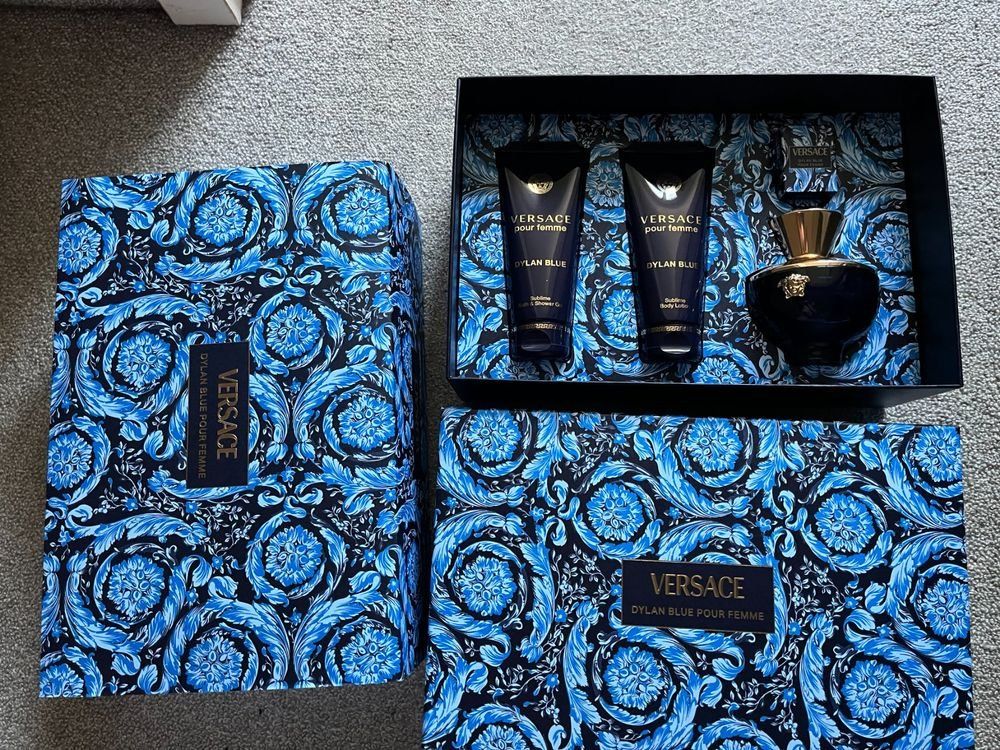 Versace Profumi & Eau de Toilette: VERSACE Dylan Blue Pour Femme Set .Eau de Parfum – Nuovo e nell'imballaggio originale da Kleindöttingen venduto da nev_tn7c 1