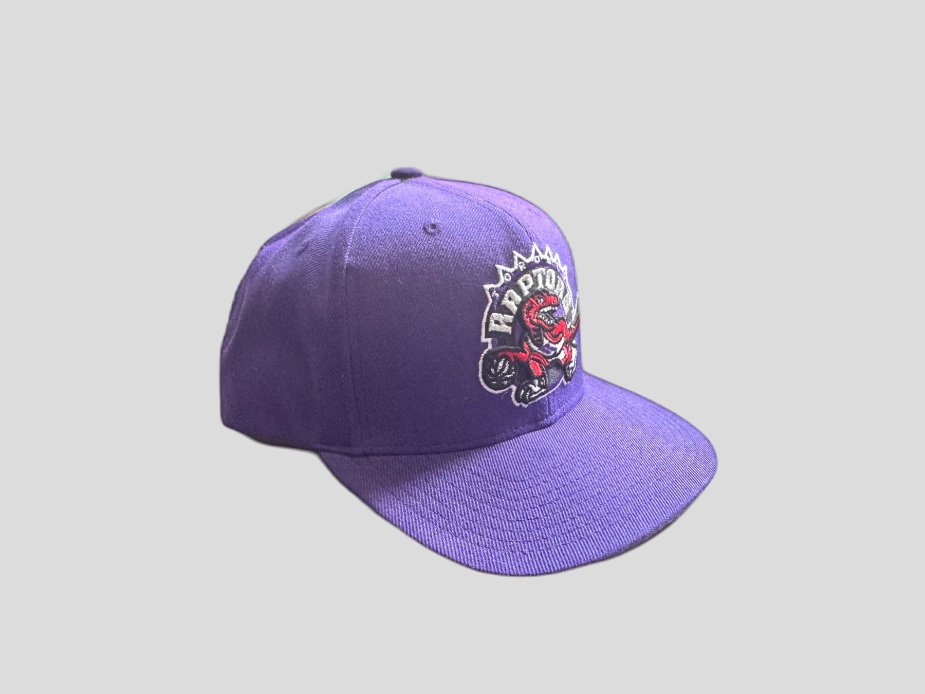 Mitchell & Ness Copricapi, berretti & cappellini: Mitchell & Ness Toronto Raptors snapback violet bon état – Usato da Genève venduto da car_99hb 1