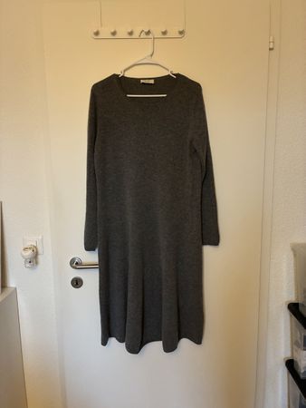 Kleid Katwil Wolle Kaschmir Grau Grösse L getragen