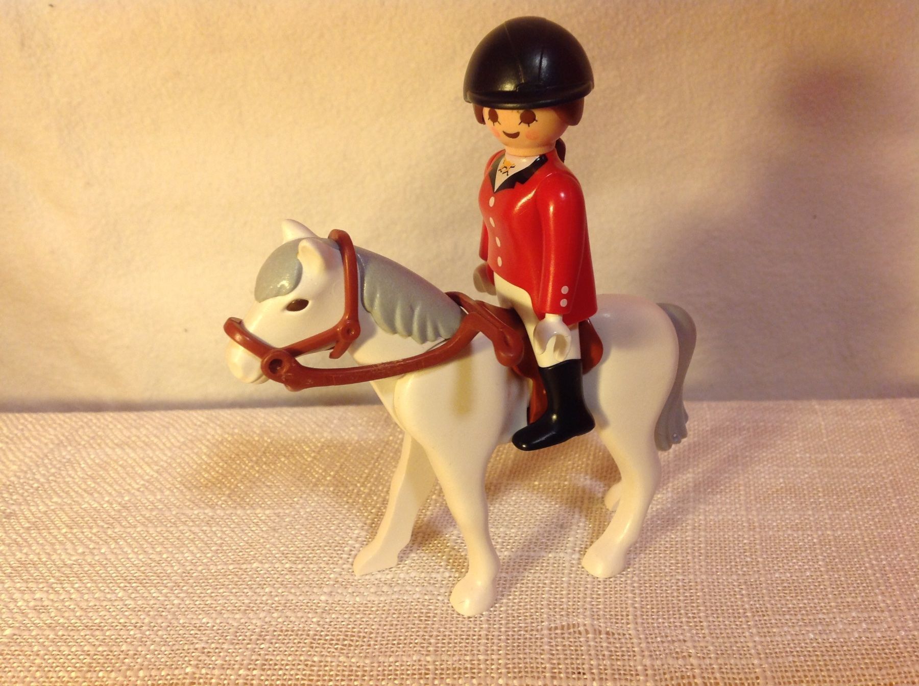 Playmobil Jouets: Playmobil cavalière avec cheval blanc – D'occasion à Genève par pilarina