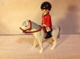 Playmobil cavalière avec cheval blanc