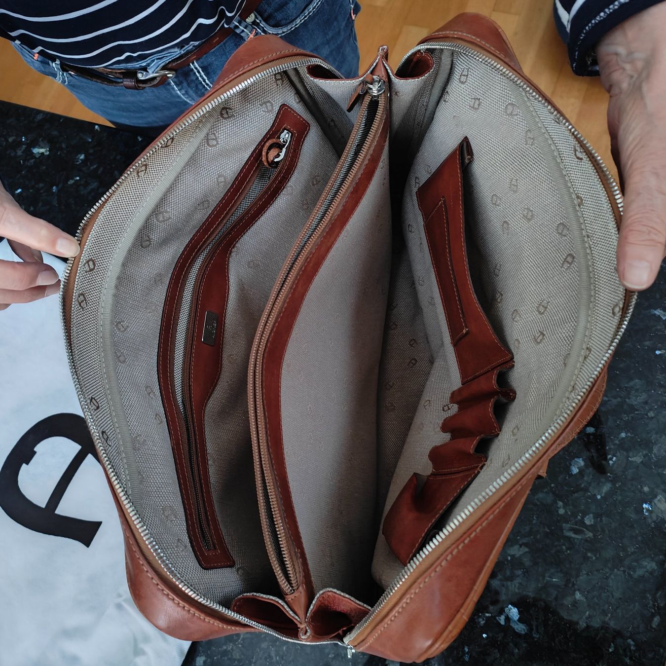 Aigner Valises & Sacs: Aktentasche – D'occasion à Zürich par Mumpfi9 5