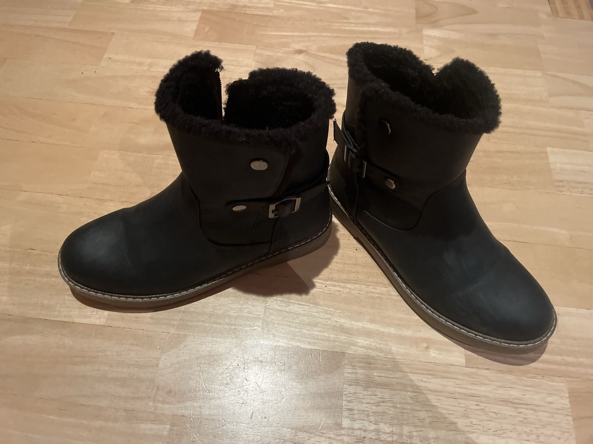 Scarpe da donna: Bottes noires 38 – Nuovo (secondo la descrizione) da Mont-sur-Lausanne venduto da Pioutch