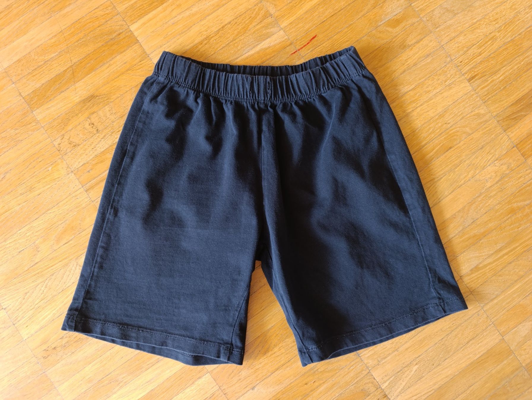 Pantaloni: Kinder Shorts, Gr 134, wie Neu – Nuovo (secondo la descrizione) da Zürich venduto da mir_2kjl
