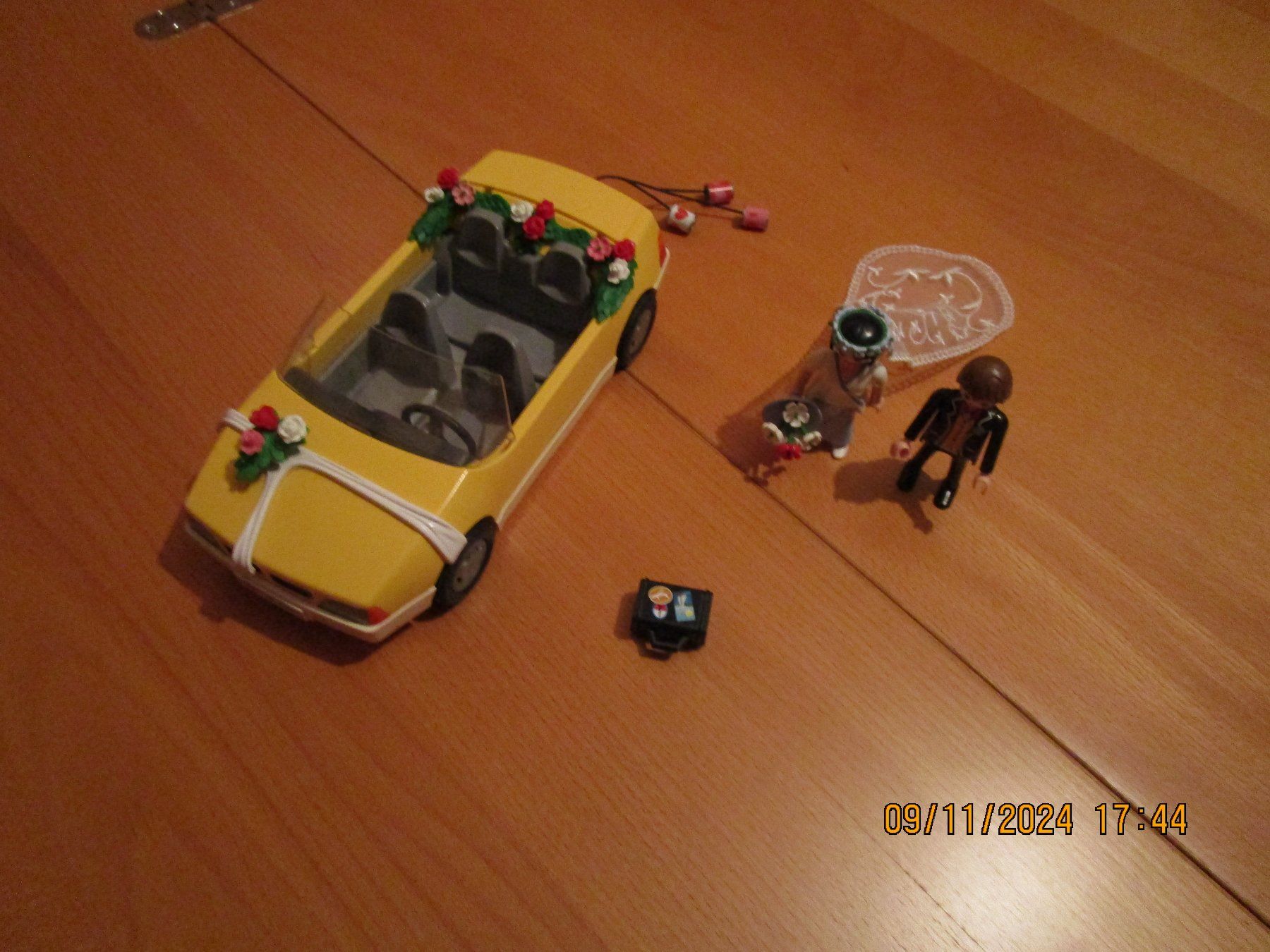 Playmobil Jouets: Playmobil Hochzeitsauto mit Ehepaar – D'occasion à Wetzikon ZH par Storchadebar
