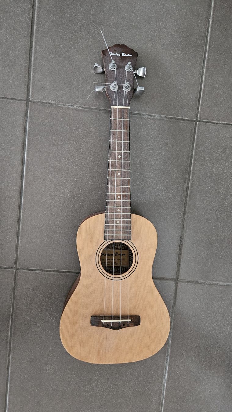 Harley Benton Instruments de musique: ukulele Harley Benton UK-10S – D'occasion à Vevey par Macca