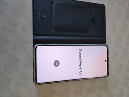 Das Handy ist ein Xiaomi Redmi Note 14