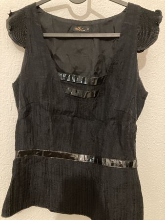 eBlé Limited Sleeveless Top Size 40, fits like S it’s small.