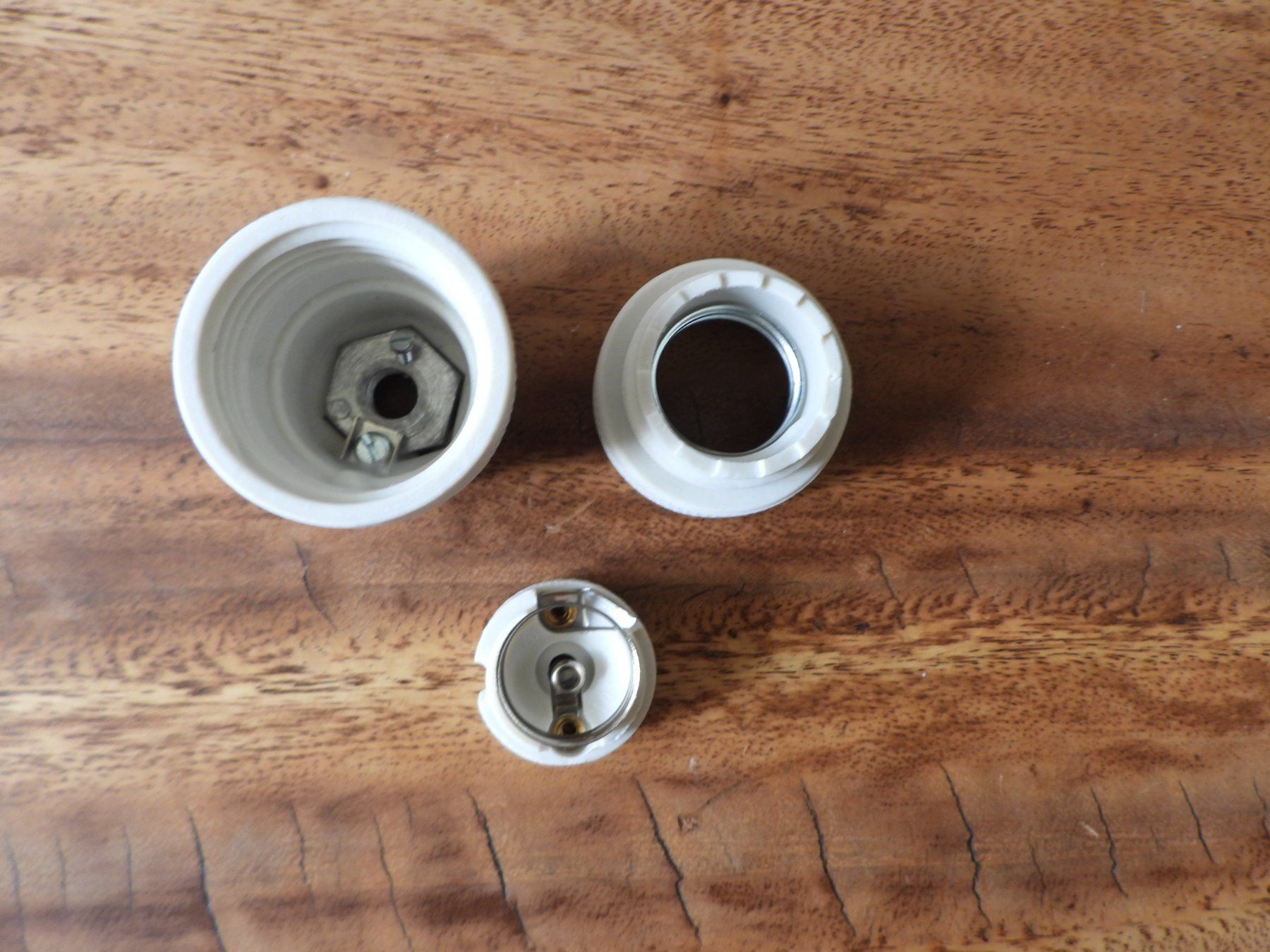 Lampade: Keramik Lampenfassung E27 4A 220° – Nuovo (secondo la descrizione) da Tavannes venduto da jimananas 2