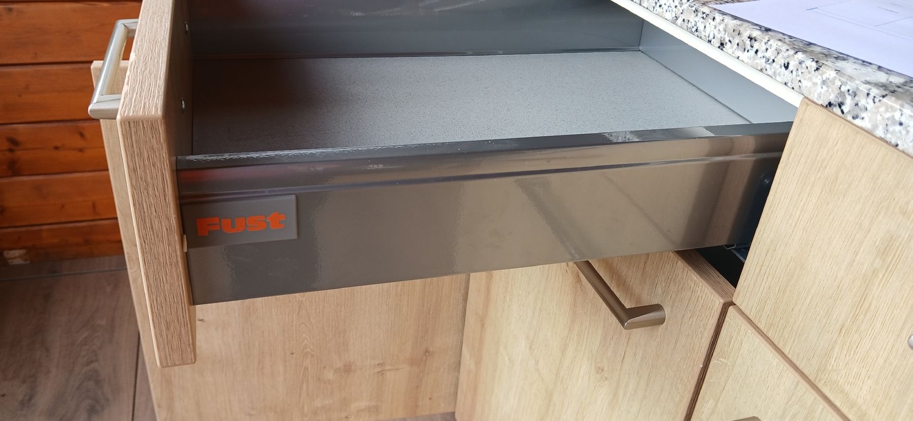 Cassettiere: Küchen Sideboard mit Granitplatte – Usato da Zielebach venduto da Adi871 6