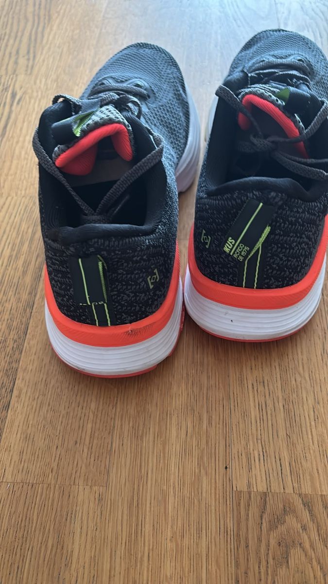 Scarpe da uomo: Laufschuhe Grösse 44 – Usato da Winterthur venduto da Flomiverse 1