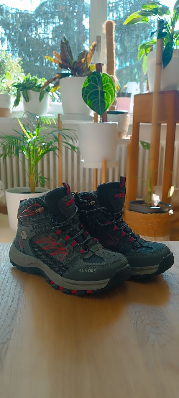 Scarpe per ragazzi: Wanderschuhe Gr. 33 N46 – Usato da Geroldswil venduto da Smartie1987