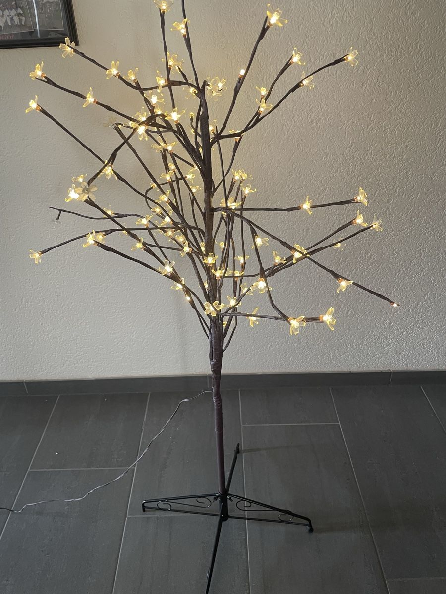 Coop Tutte le decorazioni: LED Baum 1.20 höhe blinkend – Usato da Allschwil venduto da Binggi1968