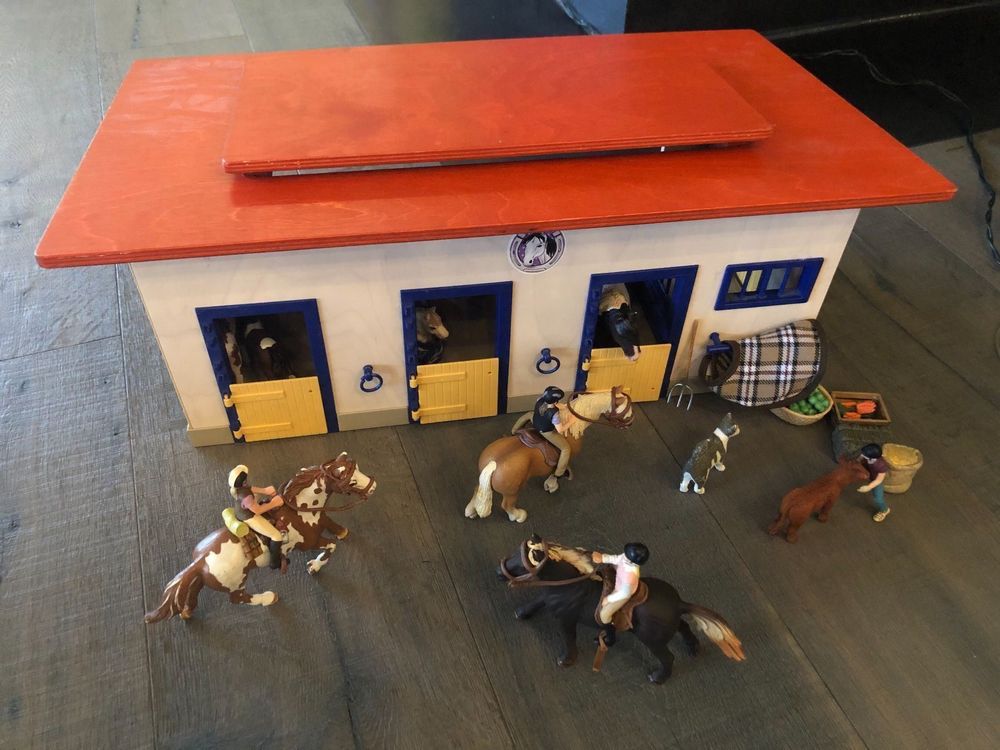  Schleich Holz Pferdestall mit Zubehör 