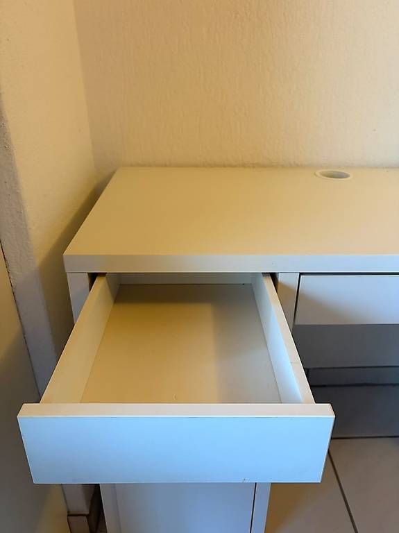 Bureaux: Schreibtisch  – D'occasion à Goldswil par Sandra7319 1