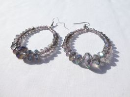 Leichte Creolen mit irisierendem Farbspiel, Modeschmuck