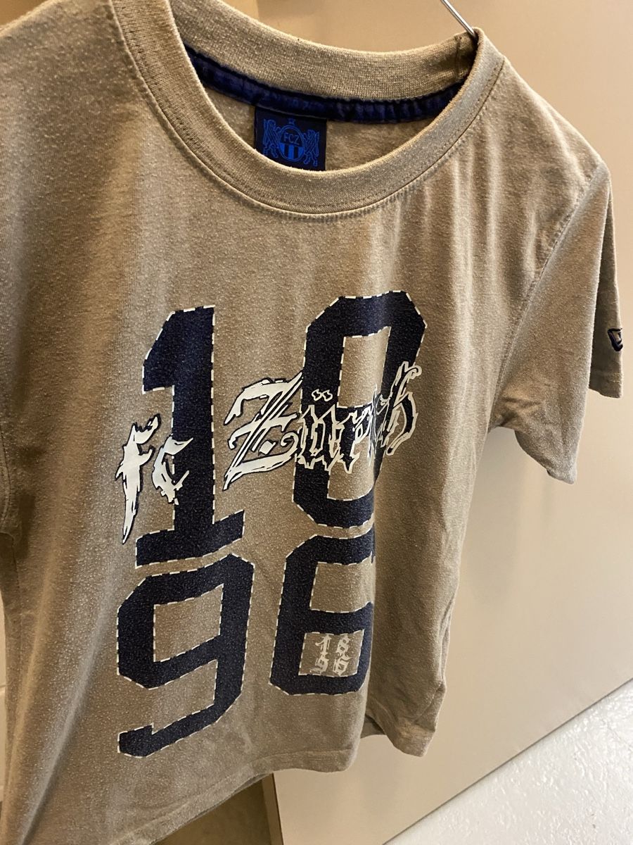 Hemden, T-Shirts & Polos: FCZ New Era Shirt, Grösse 140 – Gebraucht aus Greifensee von Chris286