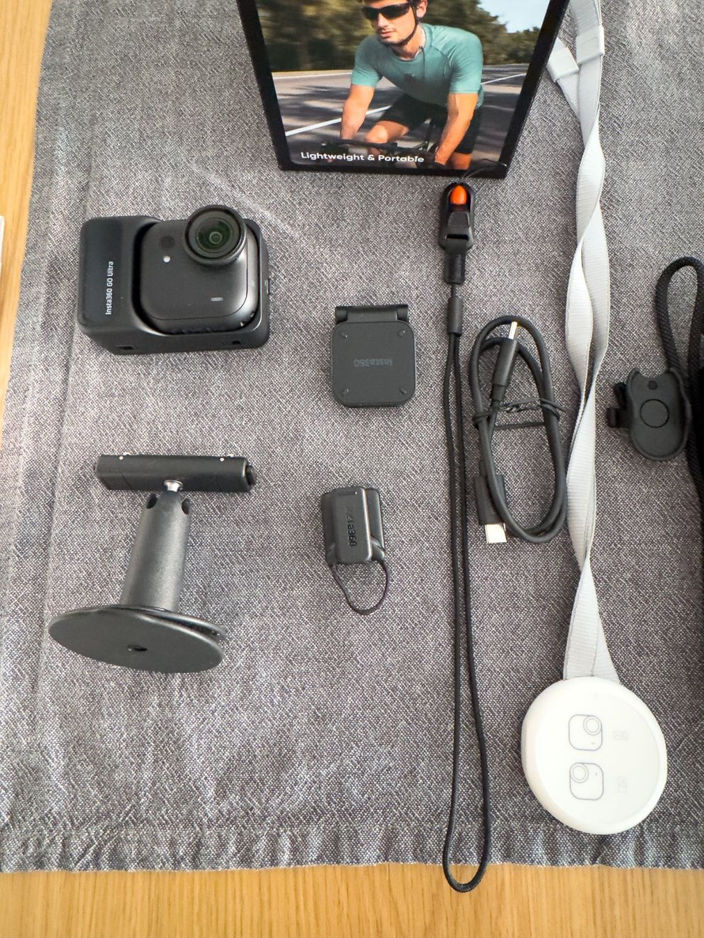 Insta360 Action Cam: Insta360 GO Ultra + pack d'accessoires complet – Nuovo (secondo la descrizione) da Cossonay-Ville venduto da ludojej 2