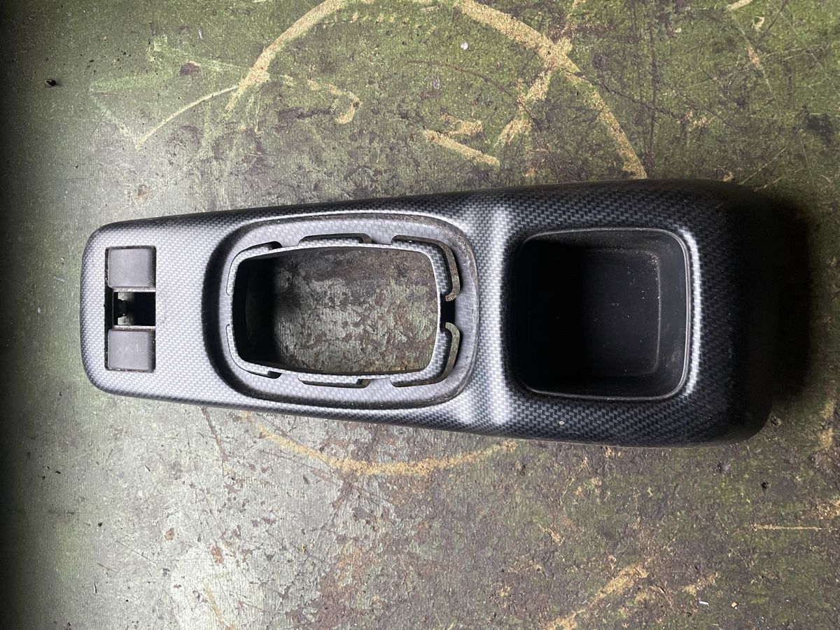 Suzuki Tutti pezzi di ricambio auto: Mittelkonsole Suzuki Ignis Sport – Usato da Sax venduto da 17u_lq8l
