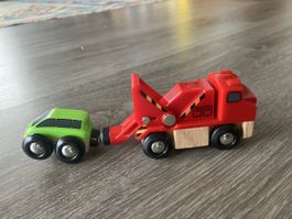 Holz Abschleppwagen mit Auto von Brio - Top Zustand!