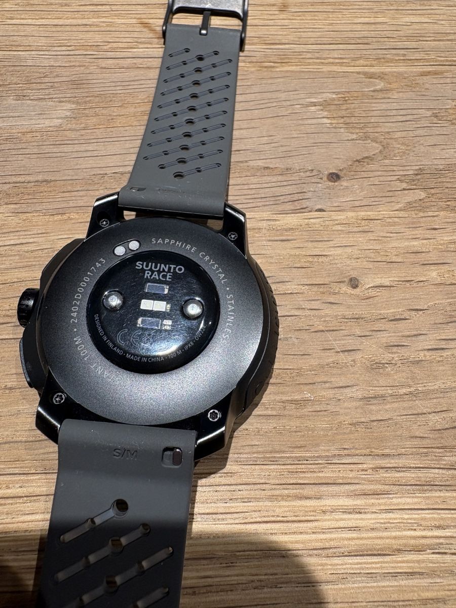 Suunto Smartwatch: SUUNTO RACE mit 3 Armbändern – Usato da Veltheim AG venduto da naegi86 3