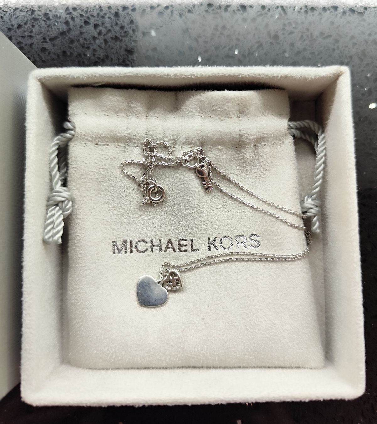 Michael Kors Catenine: Collana Michael Kors – Nuovo e nell'imballaggio originale da Solduno venduto da bot_7m28