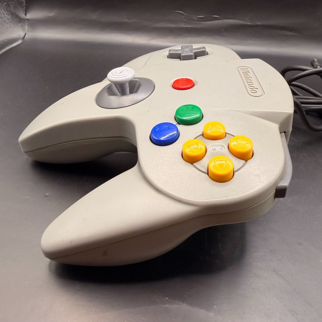 Nintendo Controller: Nintendo 64 Controller Grau – Kabel beschädigt – Usato da Düdingen venduto da Nerdworld 1