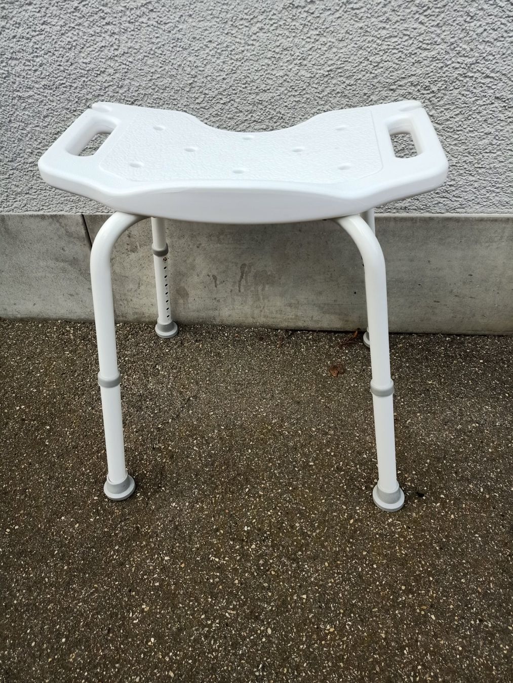 Sgabelli: Duschhocker Duschstuhl Duschhilfe Tabouret douche Sgabello – Usato da Grenchen venduto da Tirana 1