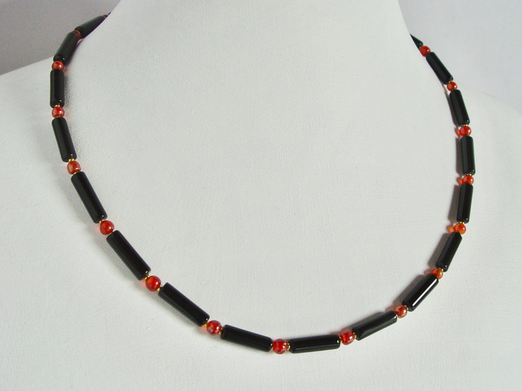Catenine: Onyx Stab-Perlen mit rotem Glas – Nuovo (secondo la descrizione) da Henggart venduto da elsternwerk 1