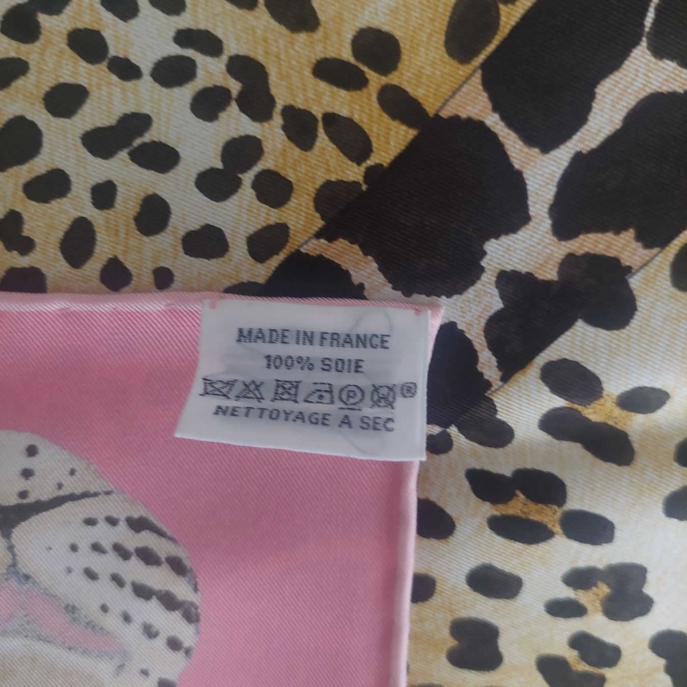 Hermès Foulard & Sciarpe: Carré Hermès Lazy Leopardesses neuf, 90 – Nuovo e nell'imballaggio originale da Genève venduto da s_t_z8jl 5