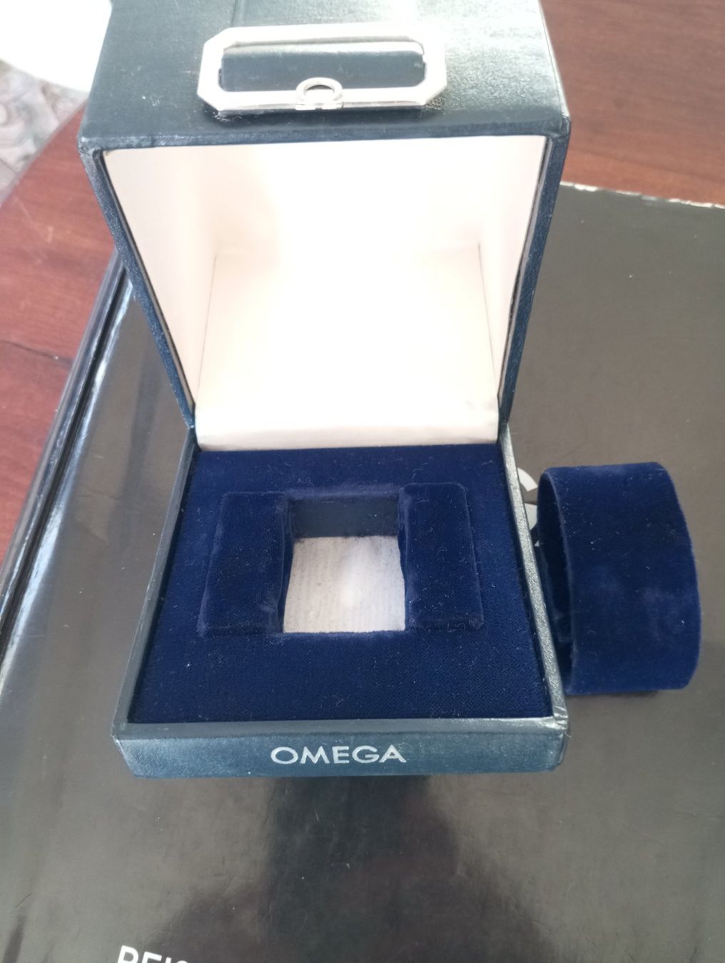 Omega Scatole porta orologi: Omega Uhren Schachtel – Usato da Basel venduto da magicpower99 2