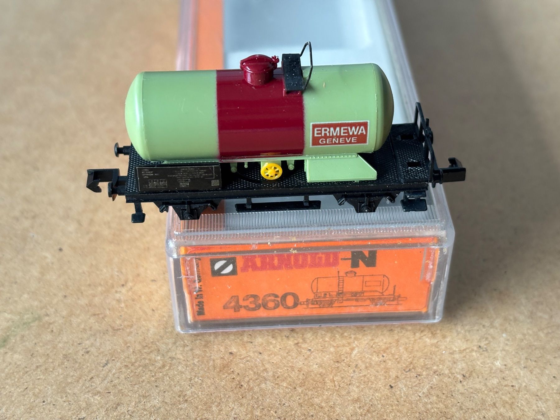 Arnold Modelleisenbahnen: Arnold 4360 Kesselwagen ERMEWA GE – Neu (gemäss Beschreibung) aus Hauterive NE von eriamch