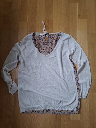 Pull femme avec imprimé plumes dans le dos taille M.