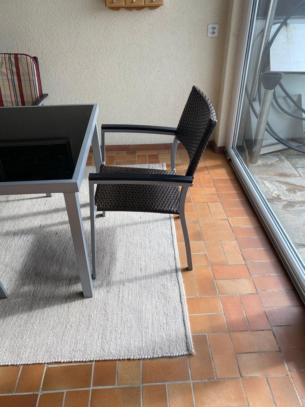 Tables: Glas Tisch + 4 Stühle – D'occasion à waldenburg par vr161069 1