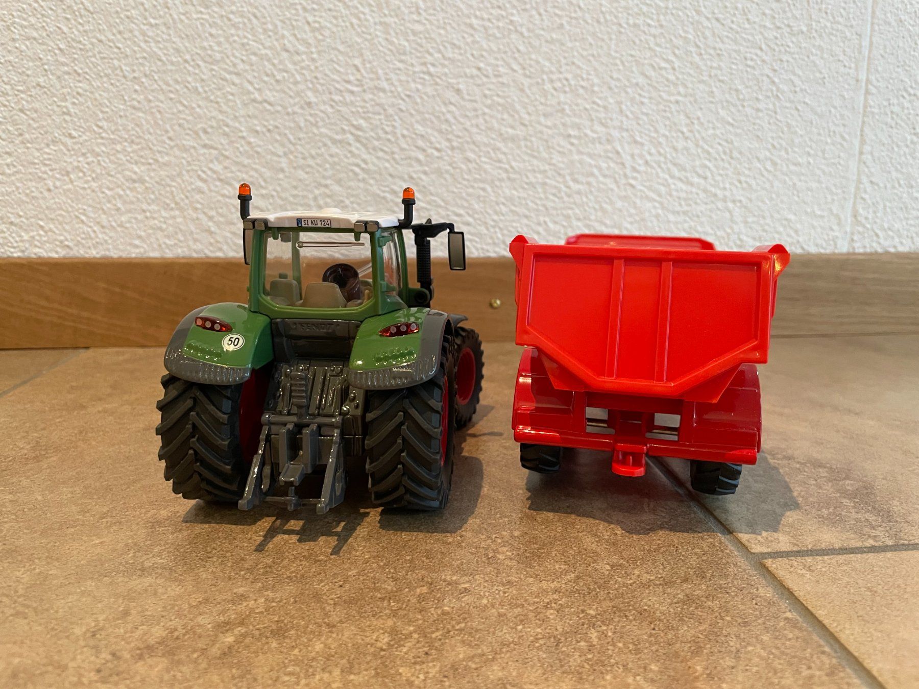 Fendt Trattori: SIKU Fendt 724 mit Krampe – Nuovo e nell'imballaggio originale da Kreuzlingen venduto da Stefan1150 3