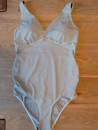 Schöner Umstands-Badeanzug gestreift, ideal für den Sommer!