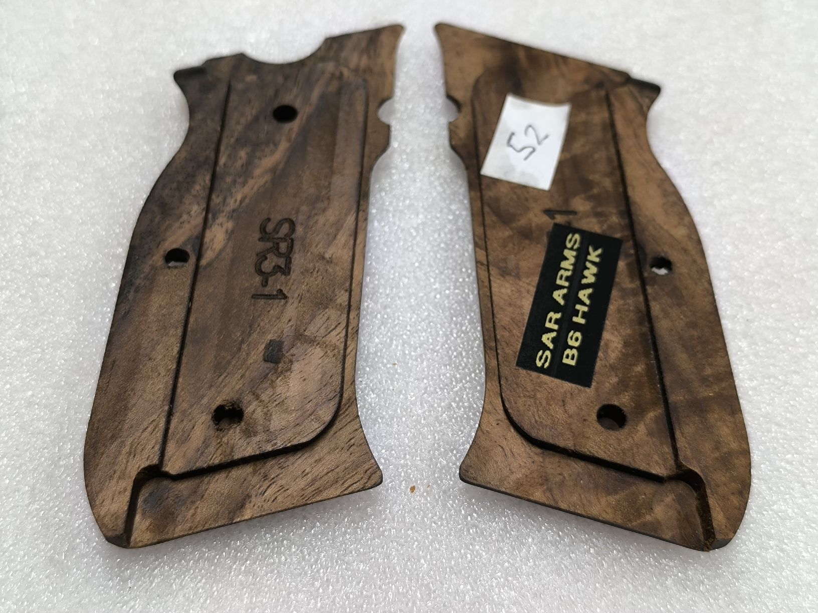 Tiro a segno: Griffschalen Sar Arms B6 Hawk      (52) – Nuovo (secondo la descrizione) da Cama venduto da anto_a 1