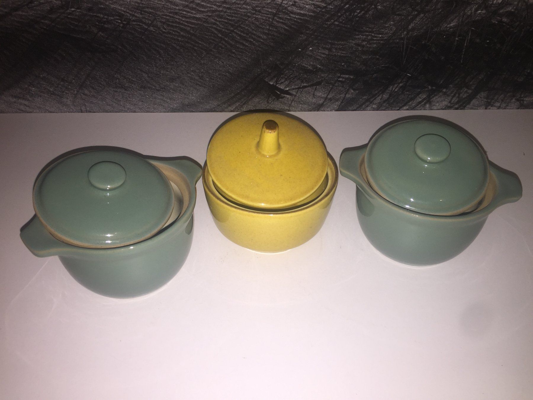 Pentole: 3 caquelons : 2 DENBY + 1 sans marque – Usato da Cossonay-ville venduto da Super-Price-Quality 1