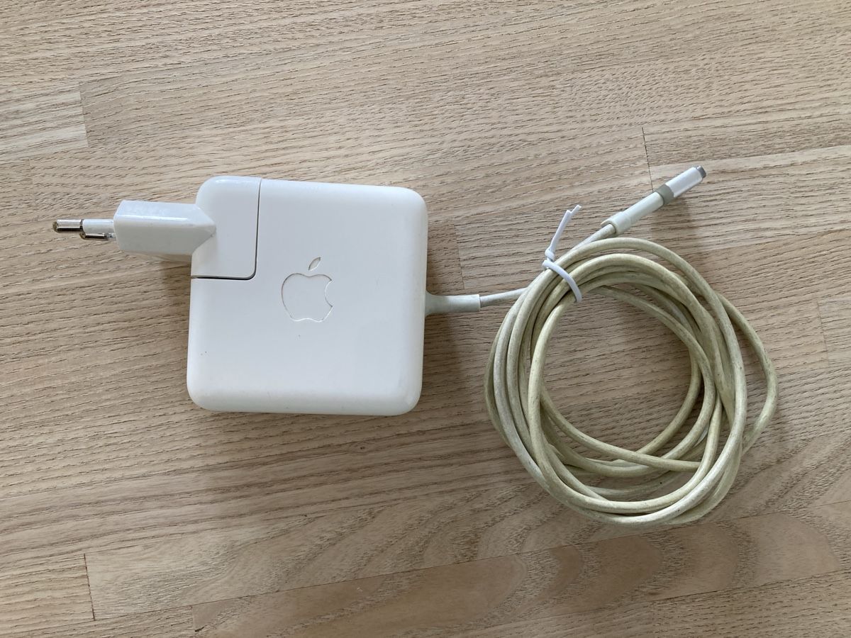 Apple Caricabatterie: Apple MagSafe 2 Power Adapter 45W gebraucht – Usato da Basel venduto da Minim