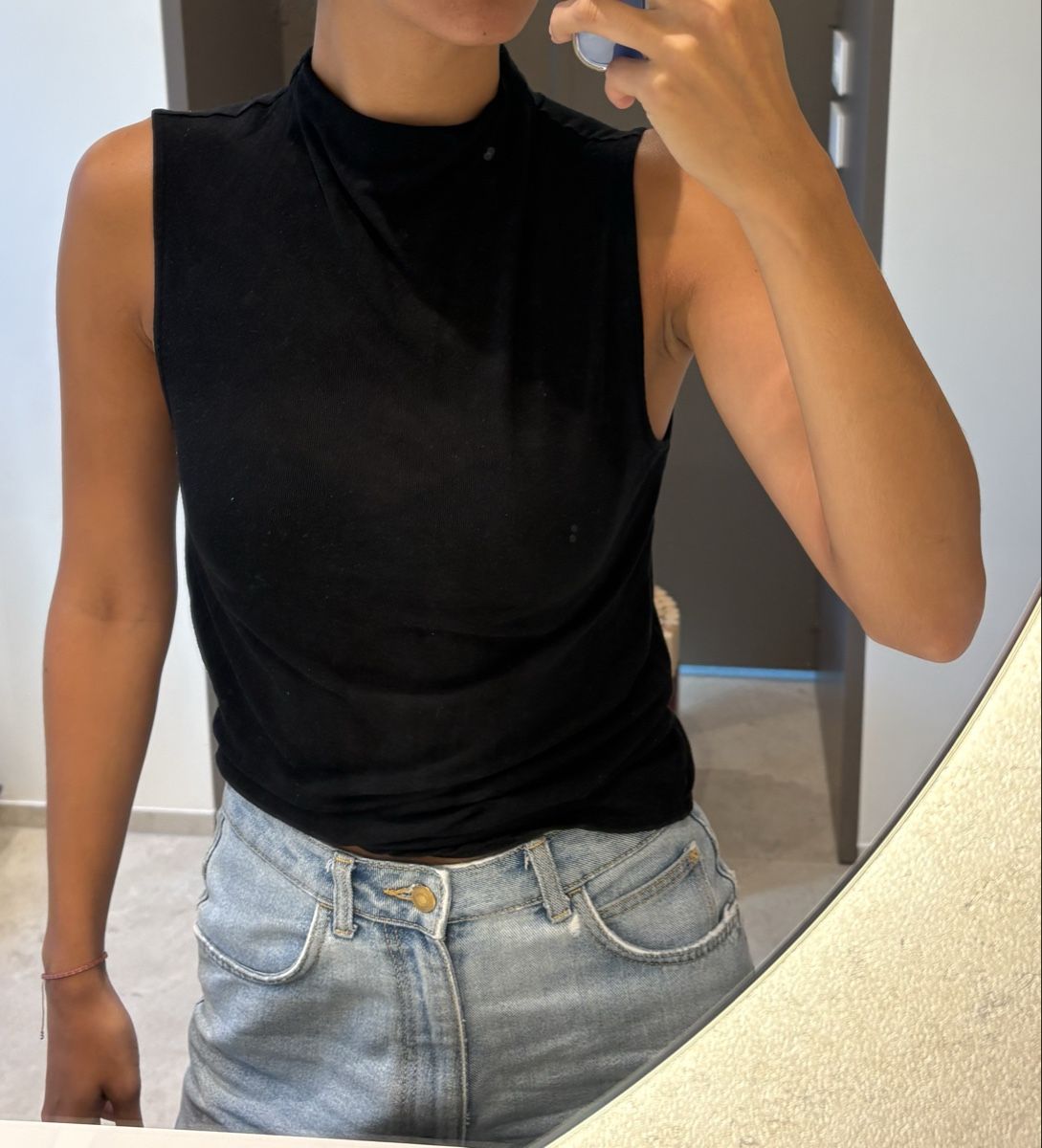 Massimo Dutti Tops: Very soft massimo high neck top – D'occasion à La Conversion par chi_td5v 1