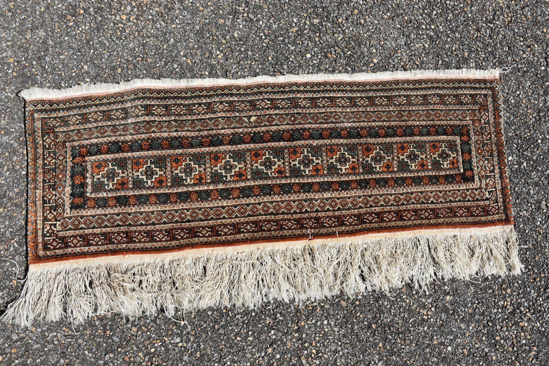 Tappeti: Petit tapis d'orient – Usato da La Chaux-de-Fonds venduto da loba2